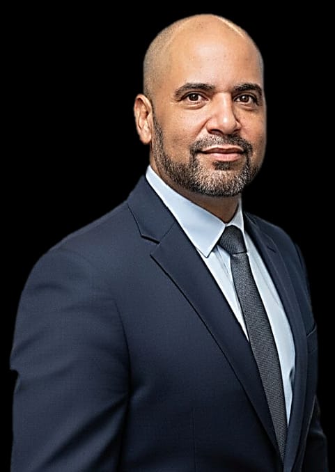Dr. Brayner López